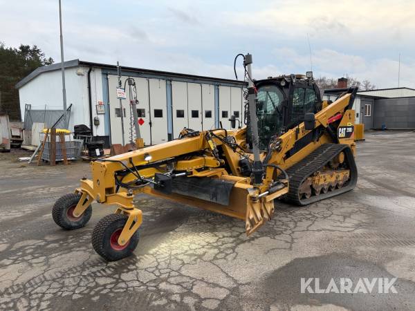 Kompaktlastare CAT 299D2 med väghyvel, GPS, skopa  & gafflar