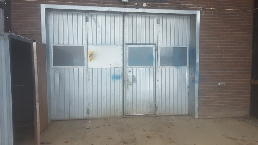 Garageport med gångdörr