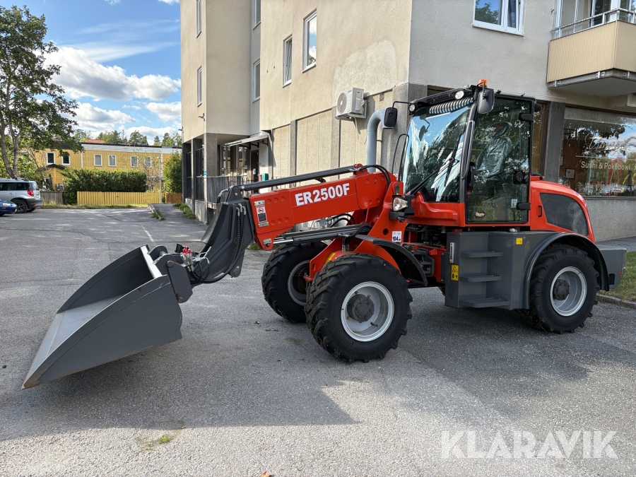 Hjullastare Everun ER2500F med 5st redskap
