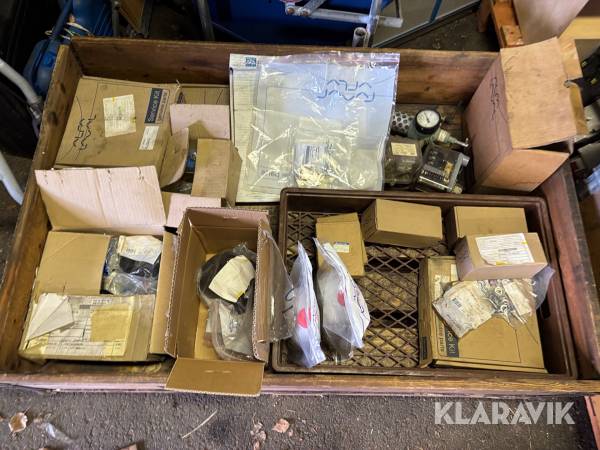 Reservdelar till oljeseparatorer Alfa Laval många pallar med både nytt och begagnat