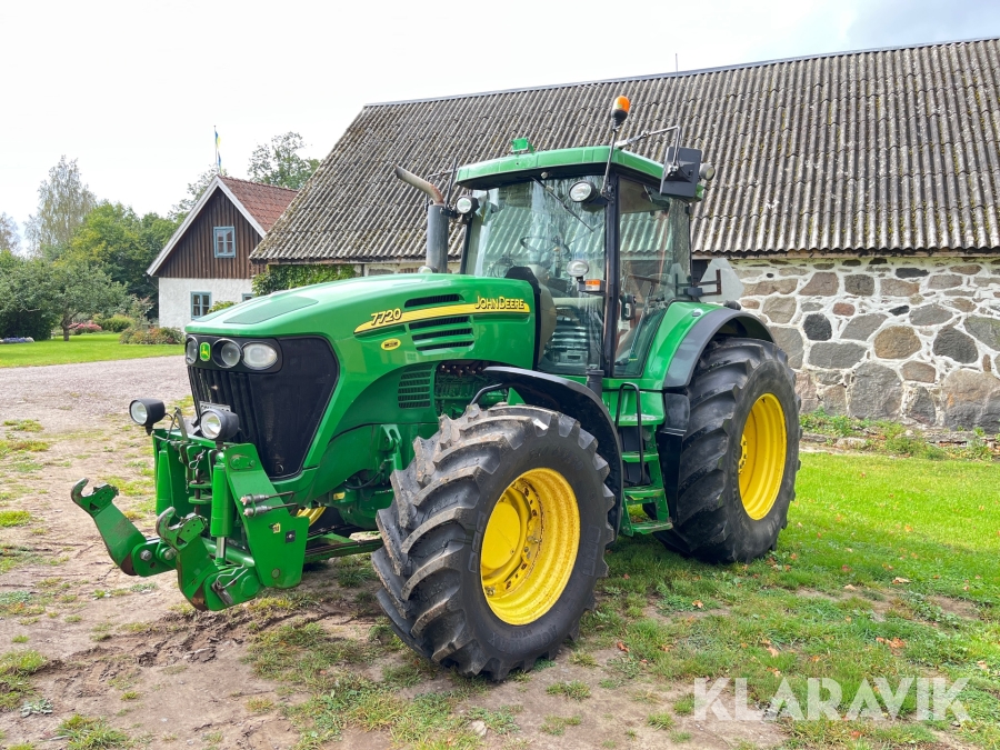 Traktor John Deere 7720 med frontlyft