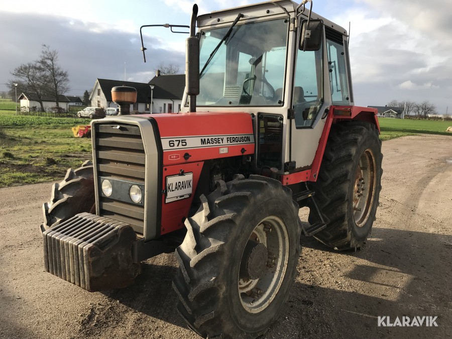 Traktor Massey Ferguson 675 4WD