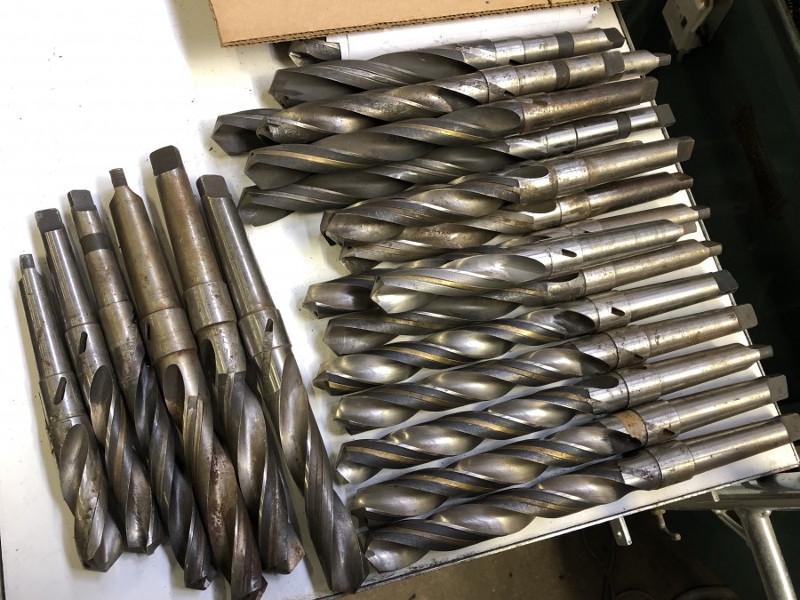 Parti borr med morsekona