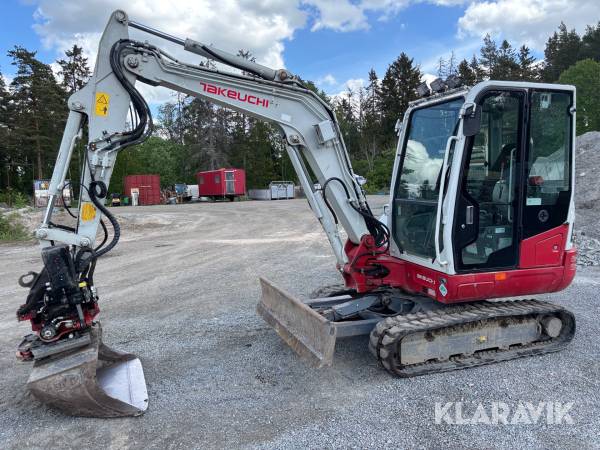 Grävmaskin Takeuchi Take-job TB240 med svängbart blad, tiltrotator och skopor