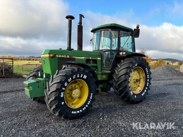 Traktor John Deere 4240S