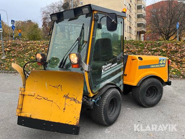 Redskapsbärare Belos Trans Pro 44 med vikplog