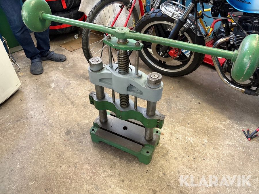 Skruvpress EHP med stativ