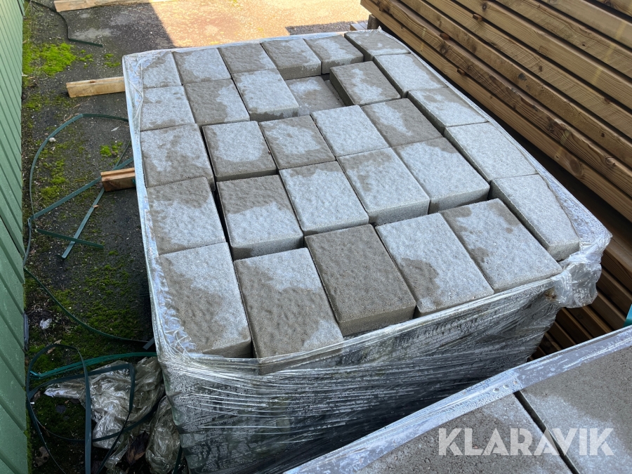 Marksten   14x21x4 två pall ca 10kvm per pall