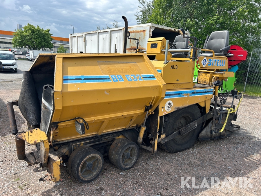 Asfaltsläggare Bitelli BB 632 & lastväxlarcontainer
