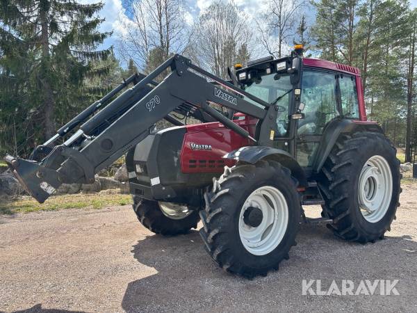 Traktor Valtra 6750 HiTech med frontlastare och redskap