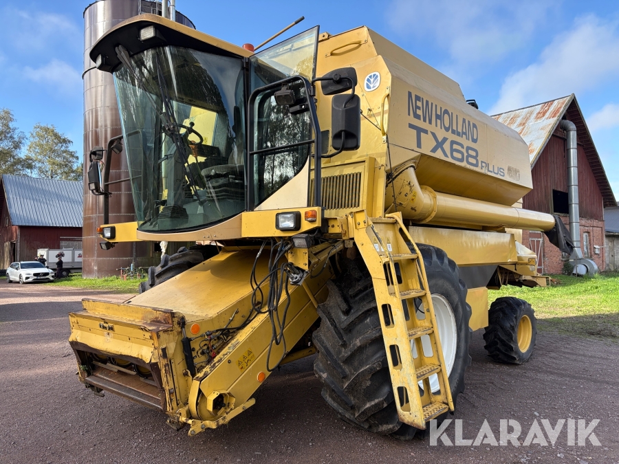 Skördetröska New Holland TX68 Plus med skärbordsvagn
