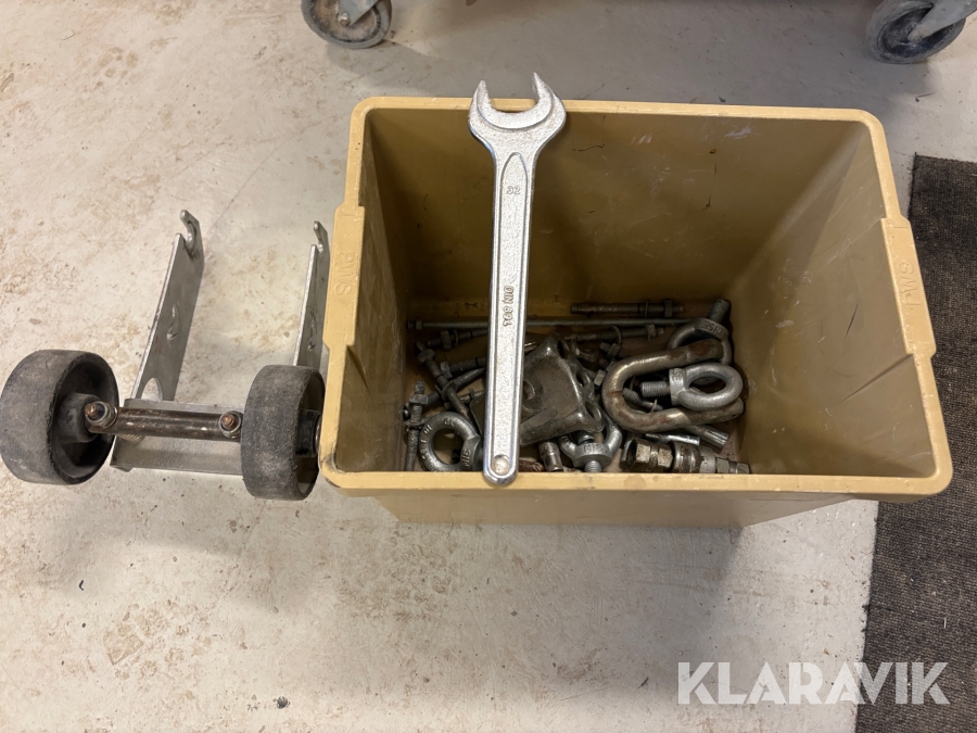 Skiftnyckel med diverse tillbehör