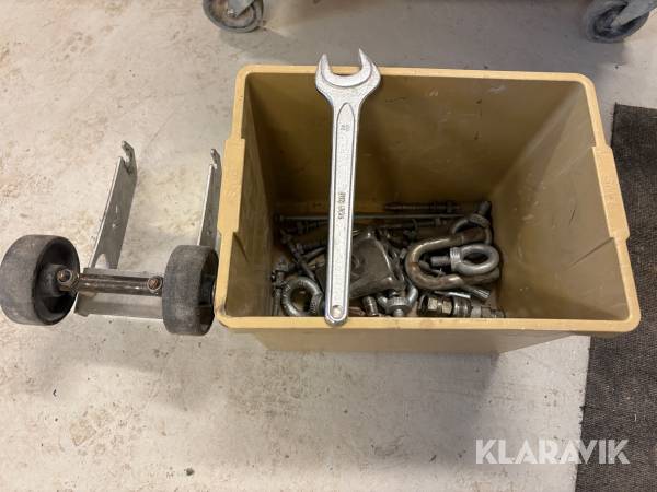 Skiftnyckel med diverse tillbehör