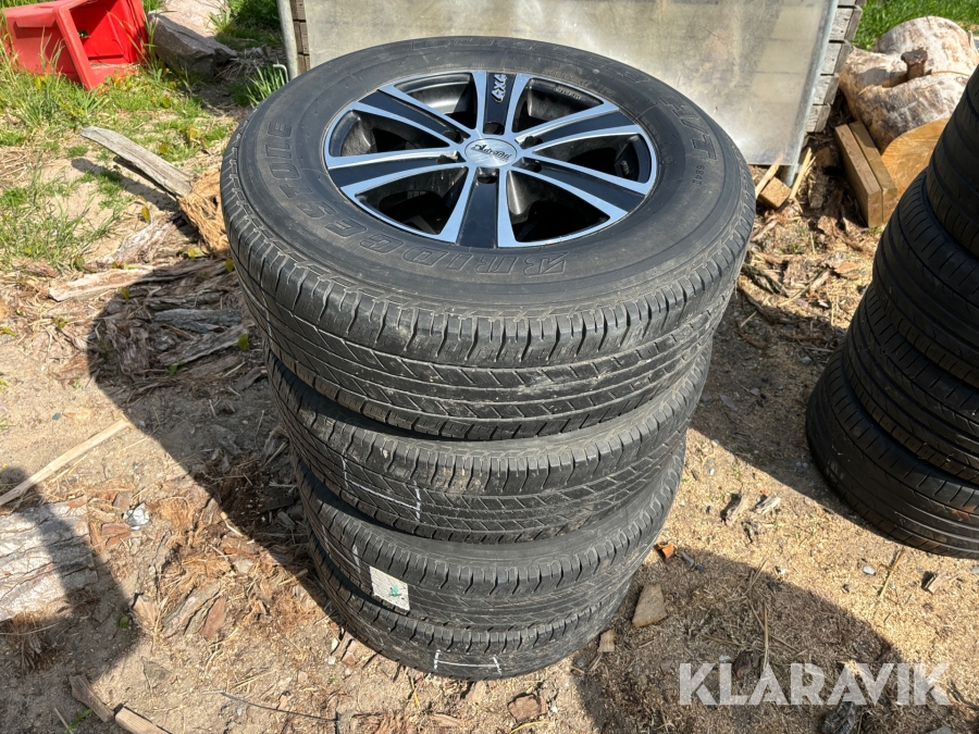 Däck med fälg Bridgestone 265/65-R17 - 4 st