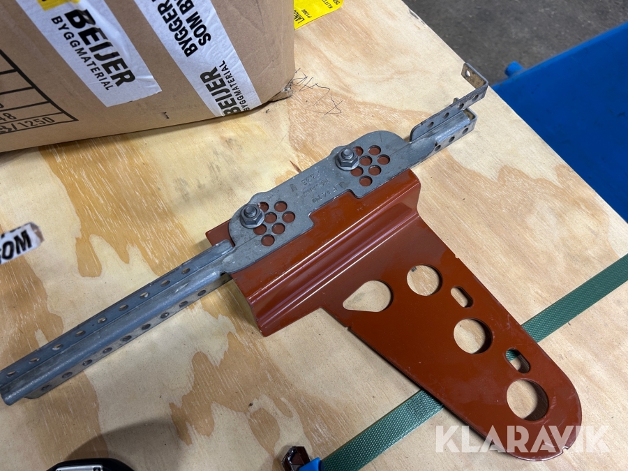 Fäste för bärläkt 2-kupig tegelröd 8 st