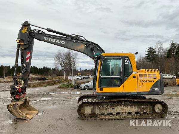 Grävmaskin Volvo EC140B LC med tiltrotator och skopor