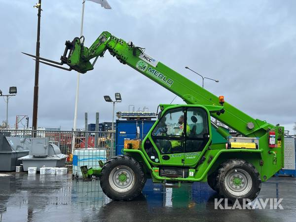 Teleskoplastare Merlo P40.17 med pallgafflar