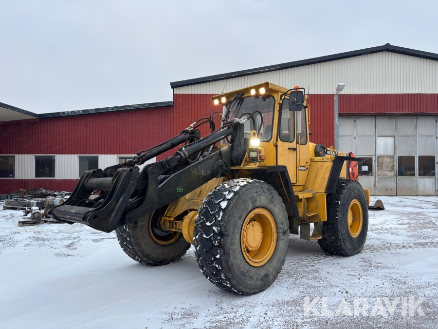 Hjullastare Volvo BM L90 / 4400 med pallställ och skopa