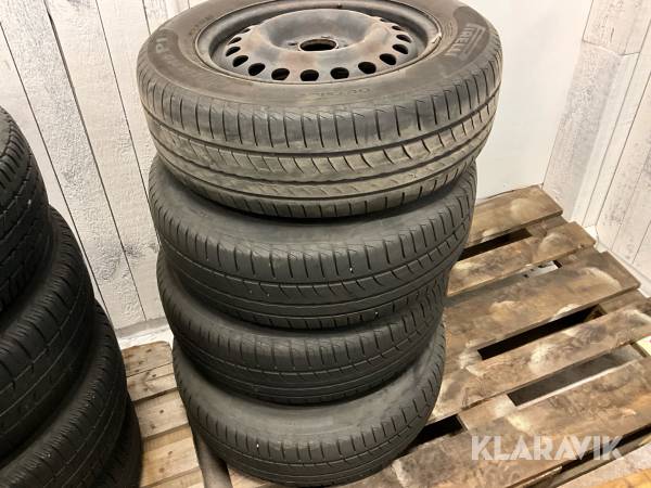 Däck på fälg Pirelli 195/65R15