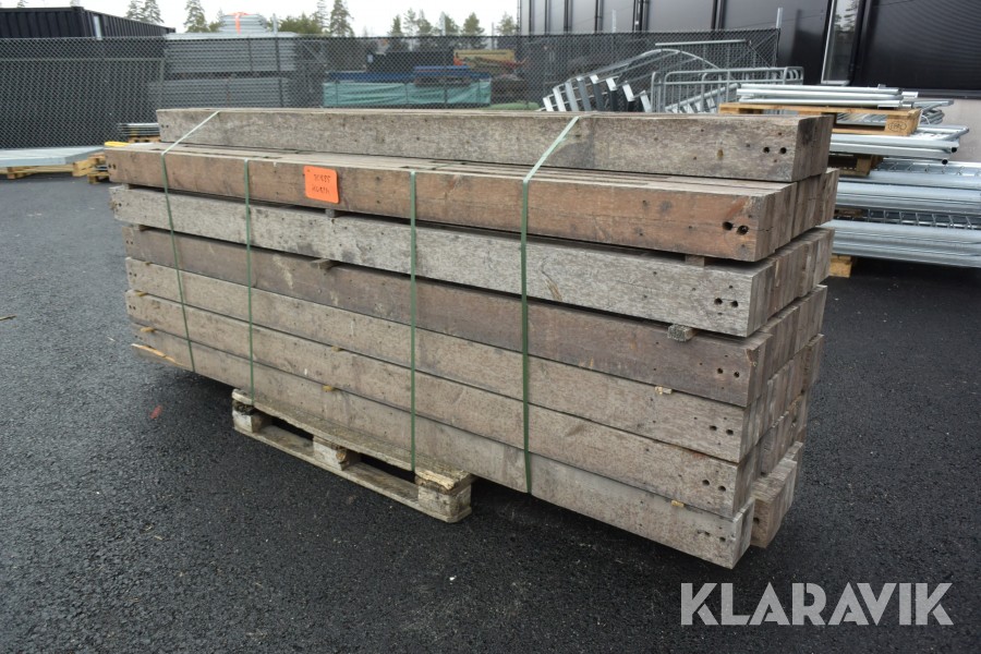 Dejebalk 32 styck för uppallning av byggbodar mm. Deje trä 2,9 meter