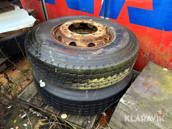 Däck Pirelli 12R22,5 2 st