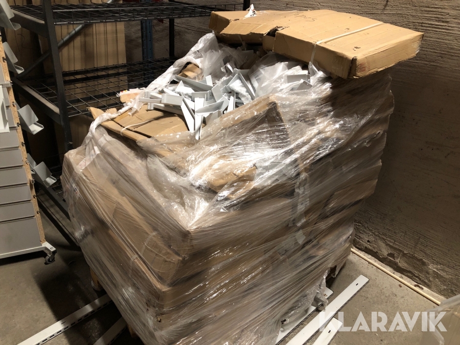 Butiksinredning spjut till spårvägg