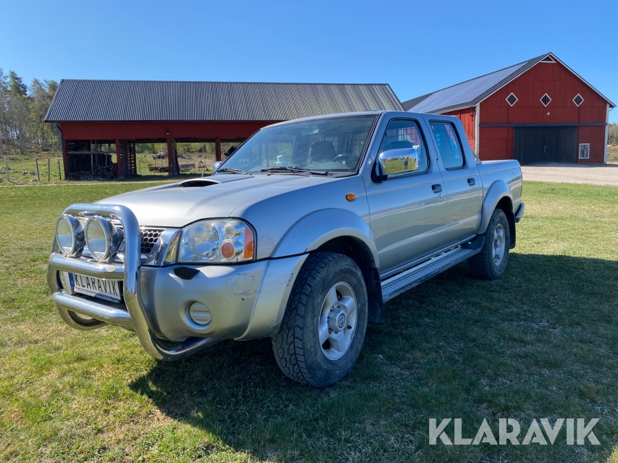 A-Traktor Nissan Navara H-reggad