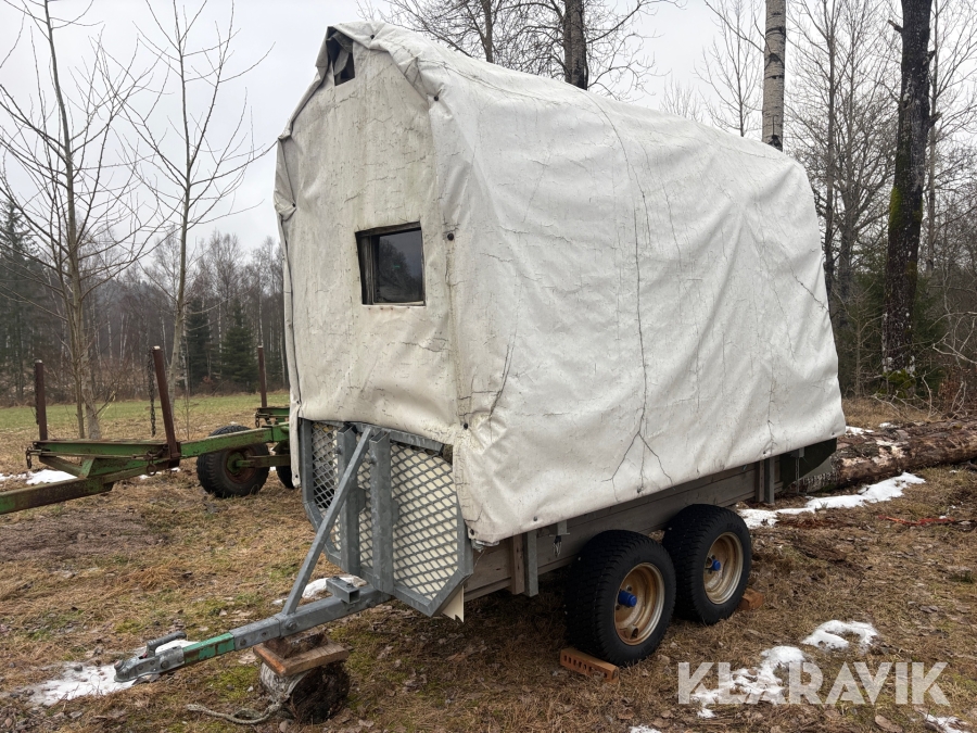 Skogskoja / Griskoja på ATV-släp med gasolvärmare