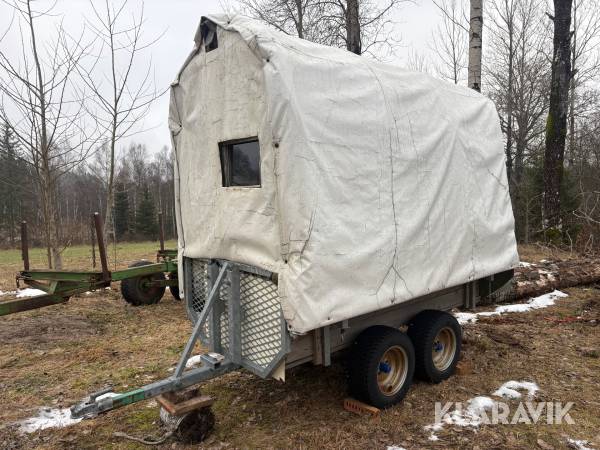 Skogskoja / Griskoja på ATV-släp med gasolvärmare