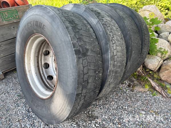 Lastbilsdäck med fälg Volvo 315/80-22,5