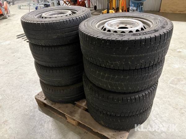 Vinter & sommardäck på fälg Continental/Michelin 235/65 R 16 C 8 st