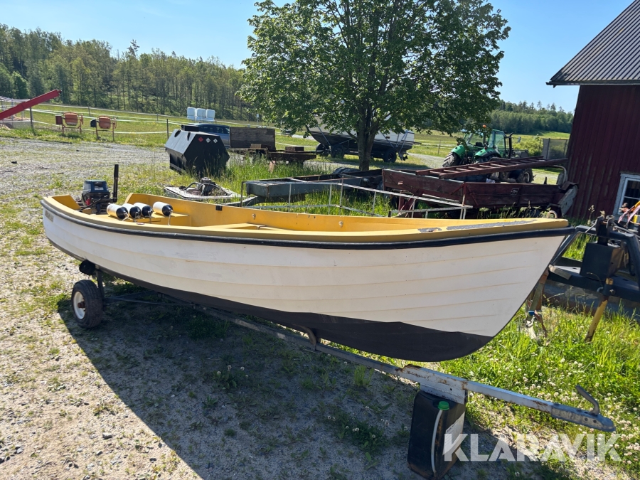 Båt Smögen 45 med Yamaha 8hk 2-takt samt 30-kärra