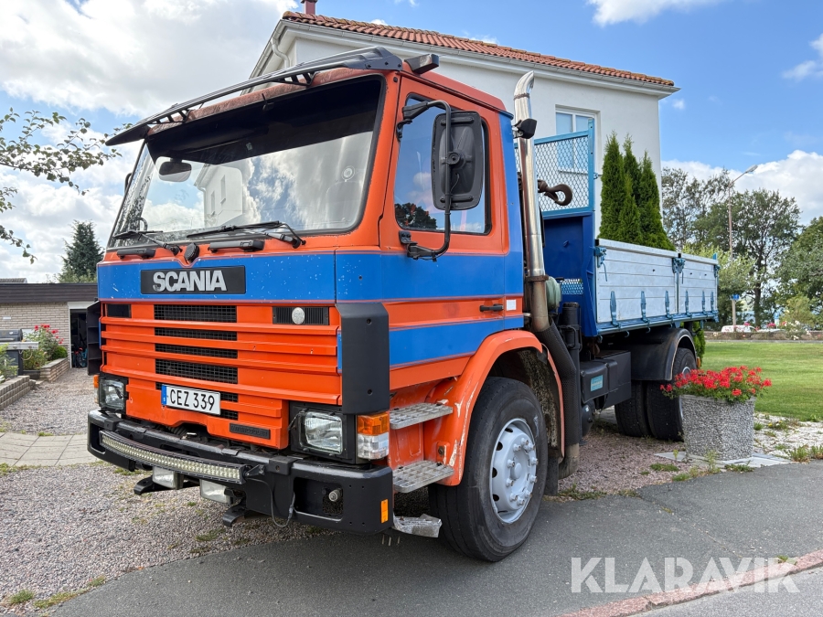 Kranbil Scania med trevägstipp