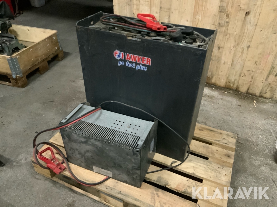 Batteri till truck med laddare