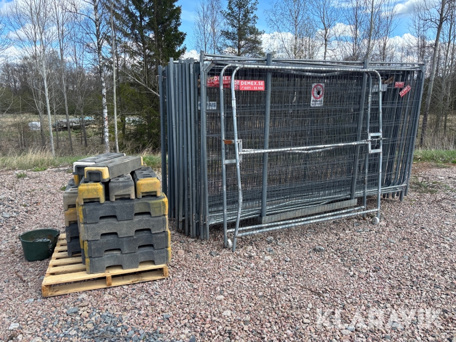 Byggstaket Demex Och BGFIX med grindar och fötter