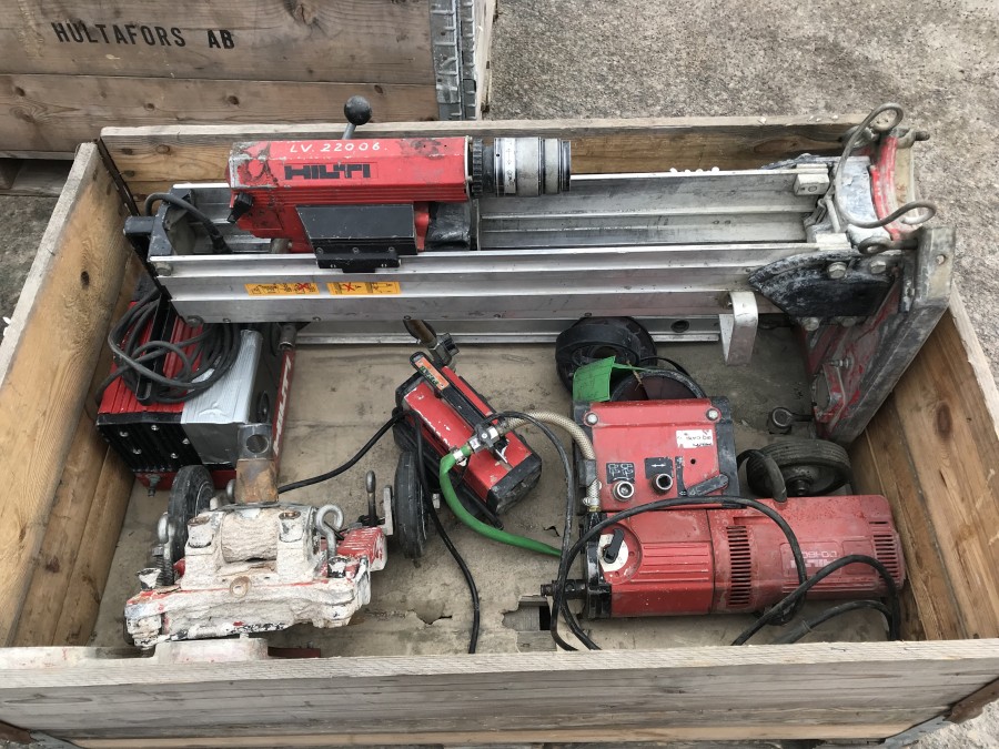 Kärnborrmaskin och borr