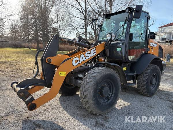 Hjullastare Case 321F med flera redskap