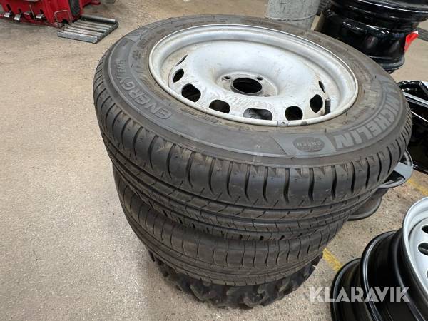 Diverse däck och fälgar 3st