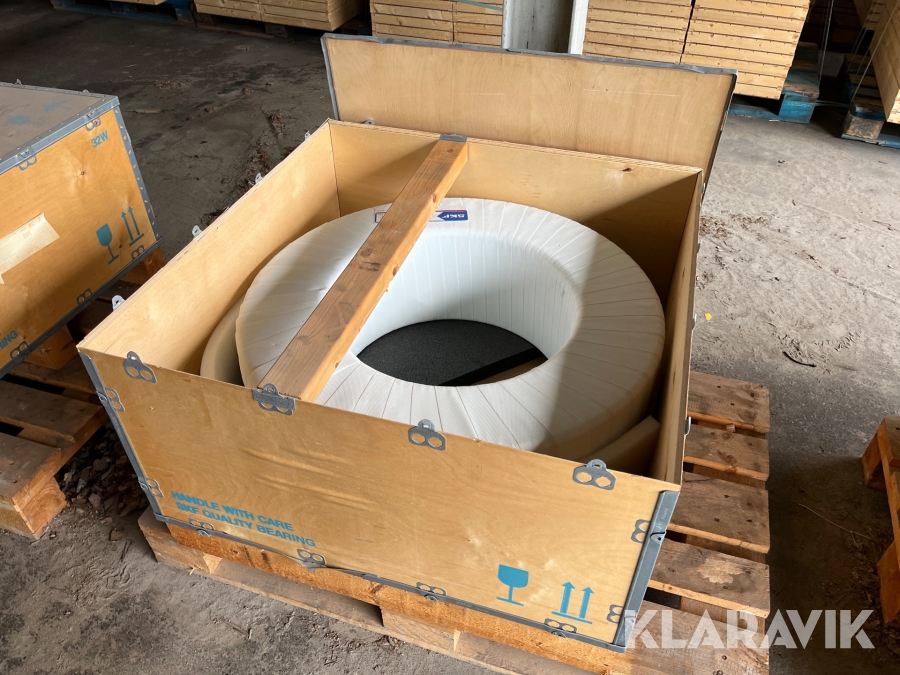 Sfäriskt rullager SKF 23196 CA/C3W33