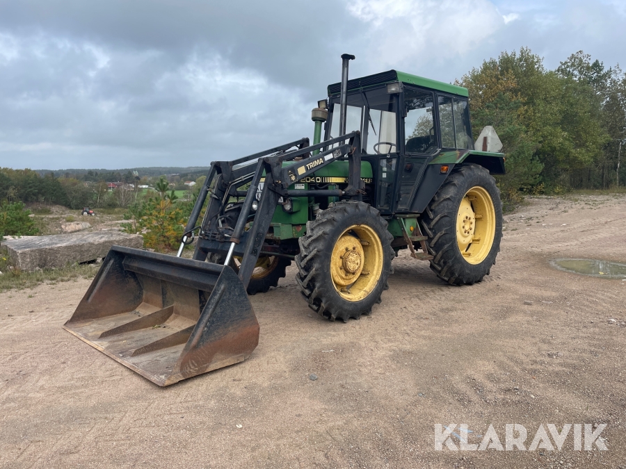 Traktor John Deere 2040 med lastare