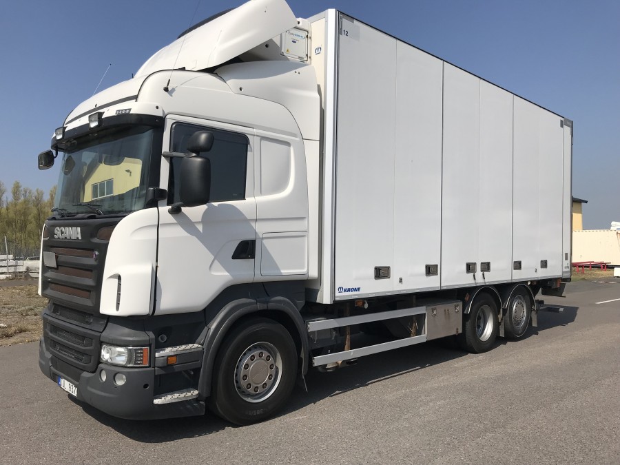 Kylbil skåp med öppningsbar sida och bakgavellyft