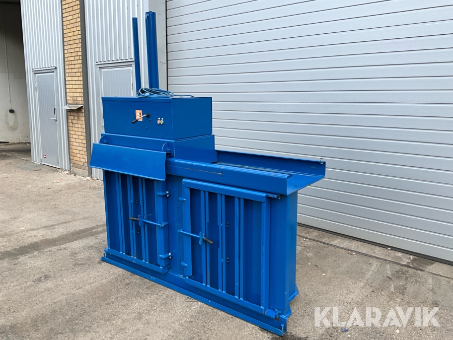 Komprimator MACFAB för wellpapp, plast och ensilageplast