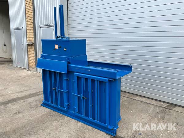 Komprimator MACFAB för wellpapp, plast och ensilageplast
