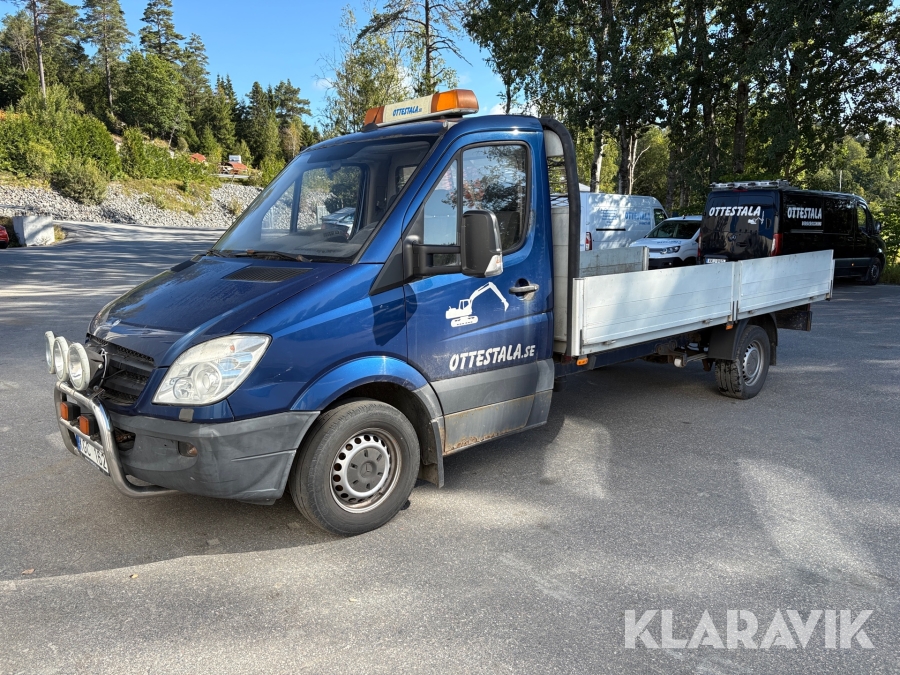 Lätt lastbil Mercedes-Benz Sprinter 319 CDI med kran