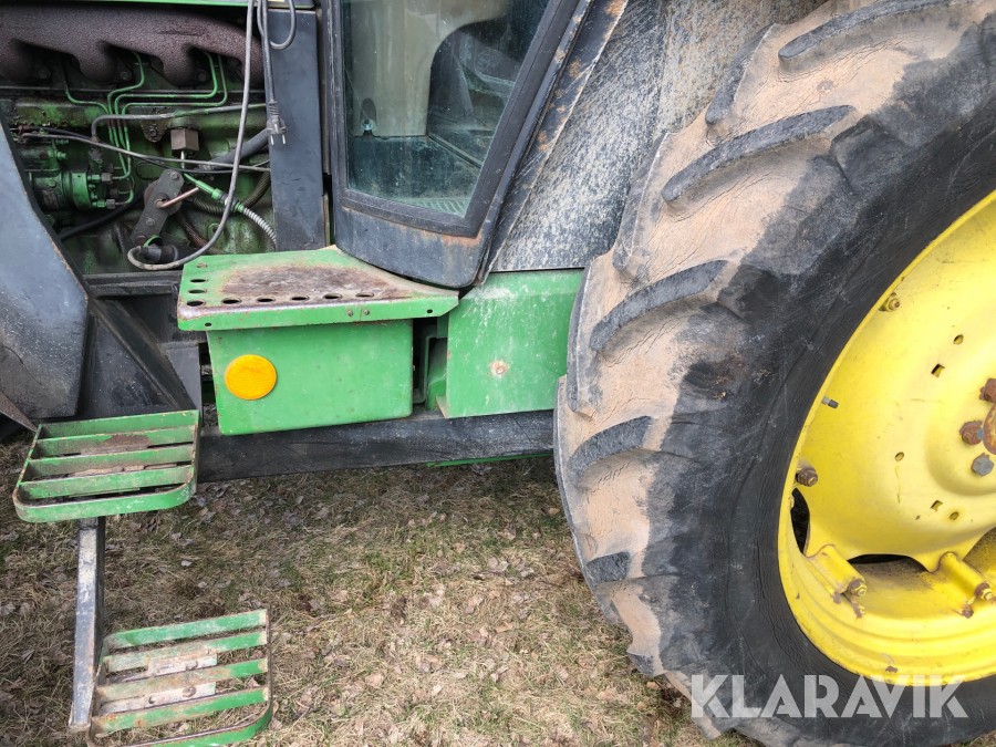 Traktor John Deere 2250 4WD med lastare