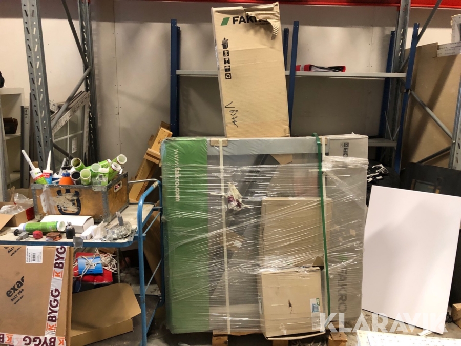 Komplett pivåhängt takfönster Fakro 114x118cm