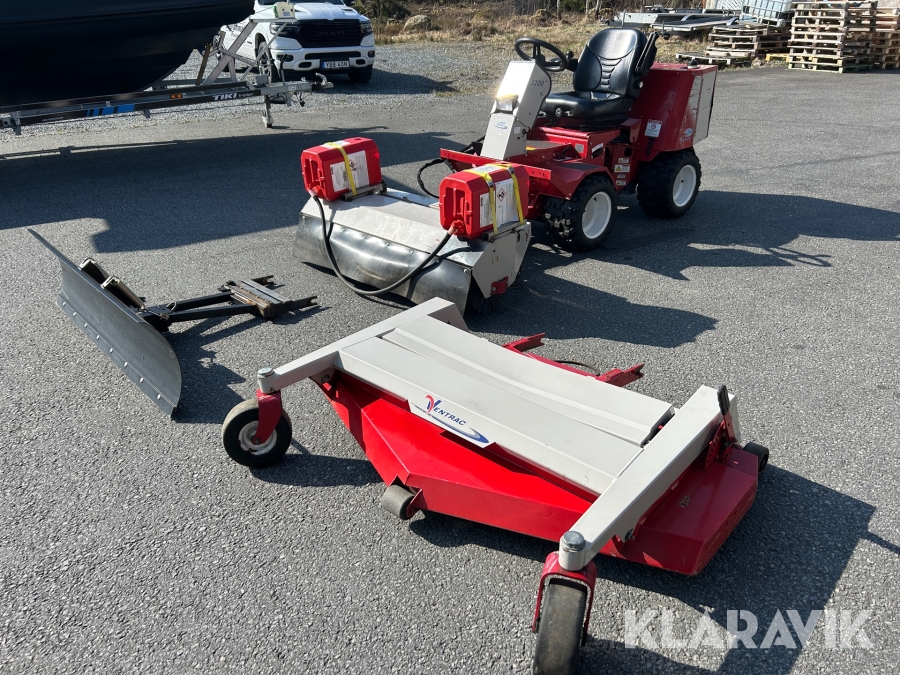 Redskapsbärare Ventrac 3200 med redskap