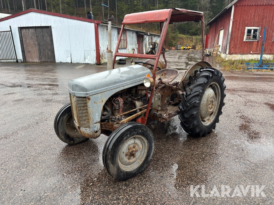 Veterantraktor Massey Ferguson TEA 20  Grålle