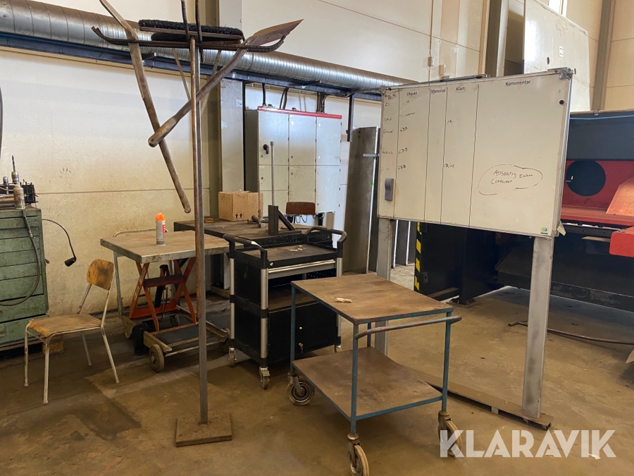 Arbetsbord, lyftvagn, rullvagnar & whiteboardtavla