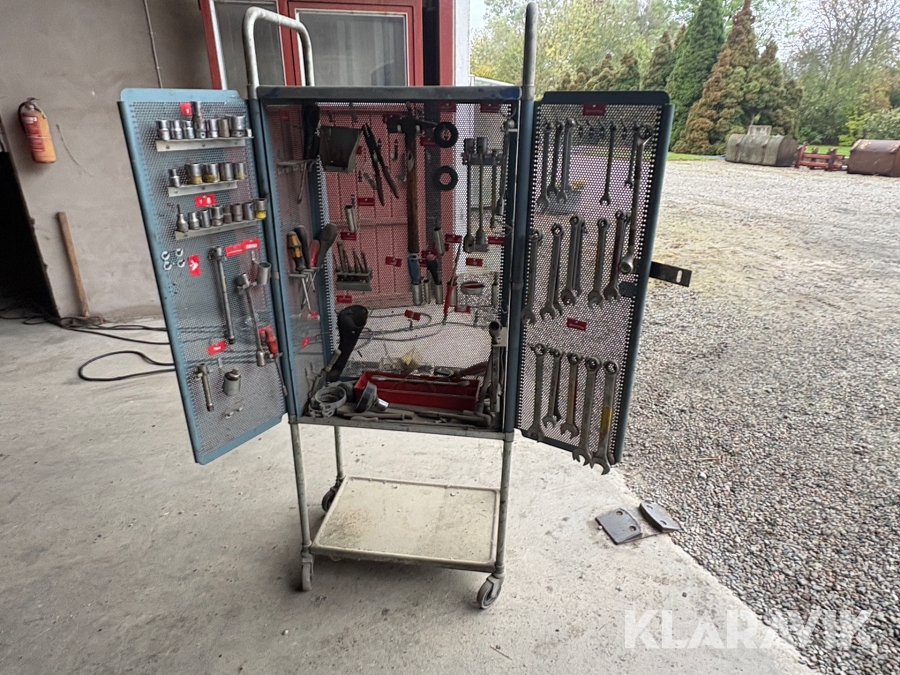 Verktygsskåp med tillhörande verktyg